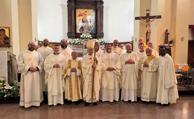 La foto ricordo al termine dell'ordinazione diaconale di Pietro Roscitano